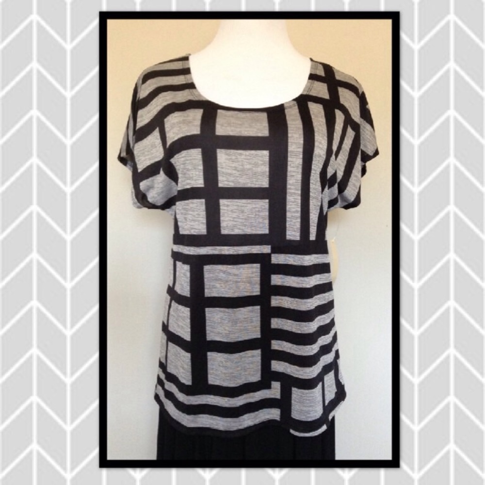 Geometric Patterned Top - Picture 1 of 4